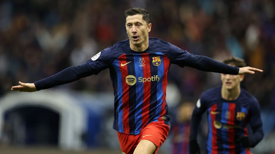 Lewandowski grabs goal and assist as Barcelona win Spanish Super Cup | TVP  World