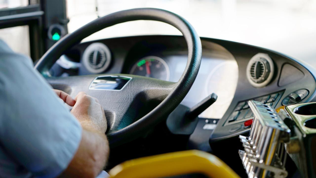 Pijany kierowca miejskiego autobusu potrącił kobietę (fot. Shutterstock/lunopark) Pijany kierowca miejskiego autobusu potrącił kobietę (fot. Shutterstock/lunopark)