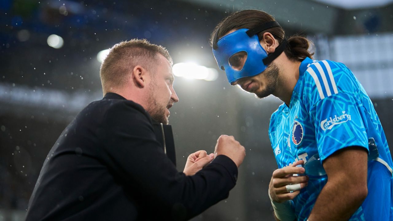 Kamil Grabara rozegrał świetny dwumecz ze Spartą Praga (fot. Getty).