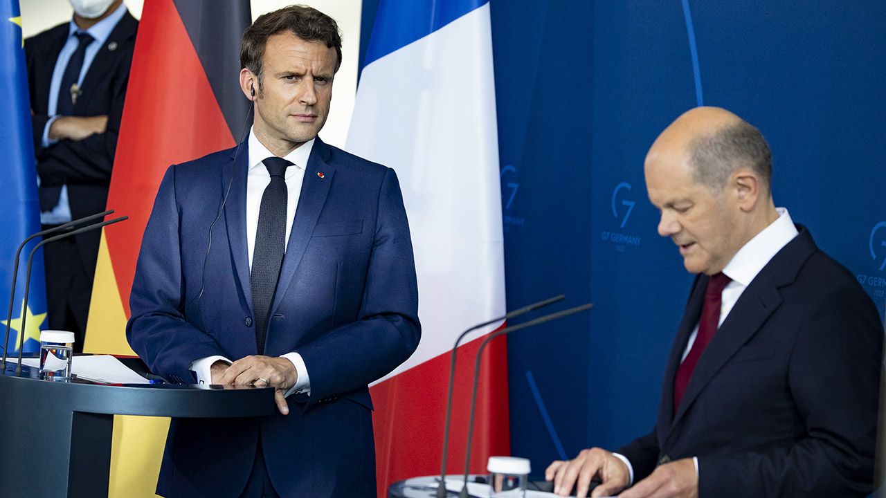 Emmanuel Macron i Olaf Scholz (fot. Emmanuele Contini/NurPhoto via Getty Images)
