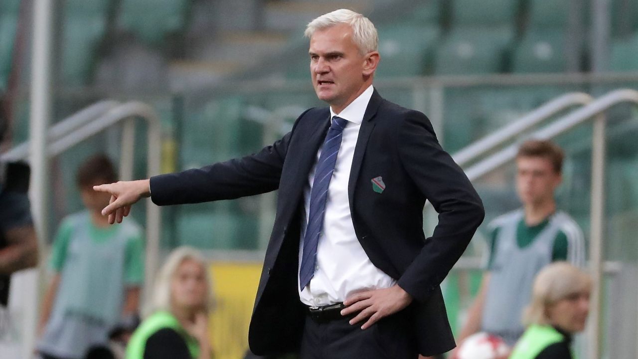 Jacek Magiera prowadził Legię Warszawa w Lidze Mistrzów w sezonie 16/17. Ostatnio zwolnił go Śląsk Wrocław