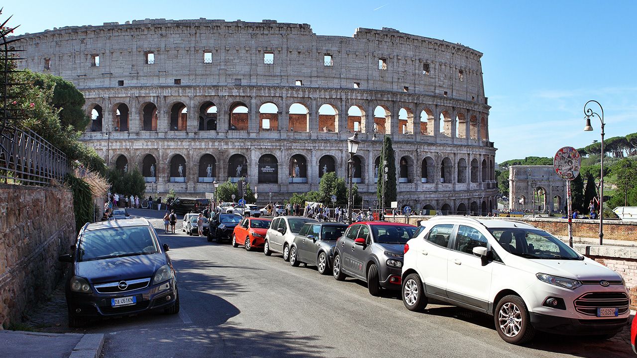 Włosi udają... Polaków. Tak oszczędzają na ubezpieczeniu i mandatach