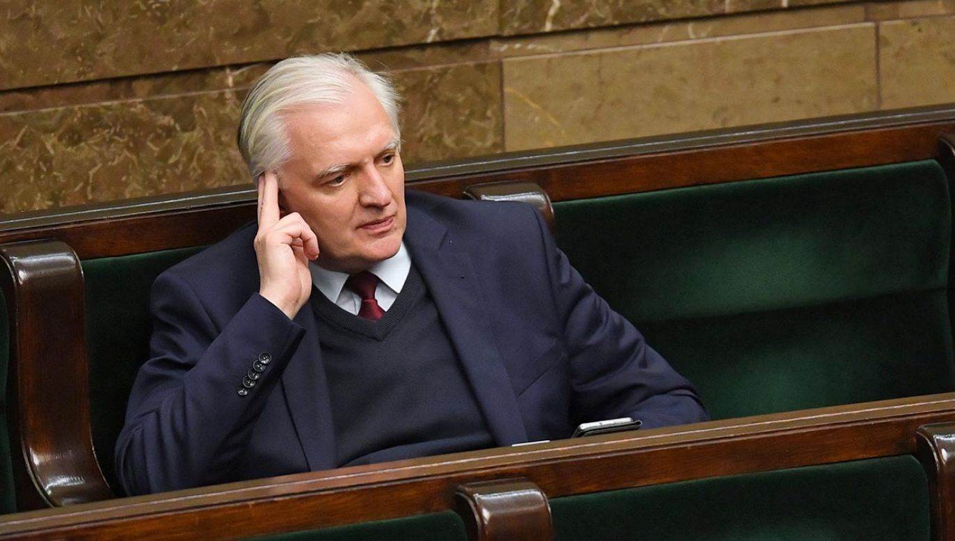 Zdaniem Jarosława Gowina wybory należy przeprowadzić w sposób hybrydowy: w lokalach, ale z możliwością oddania głosu korespondencyjnie (fot. PAP/Radek Pietruszka)