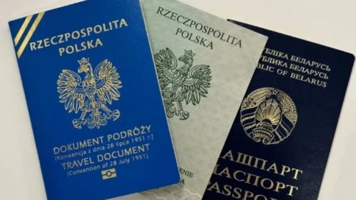 Дакументы для надання міжнароднай абароны. Фота: hpravy.org