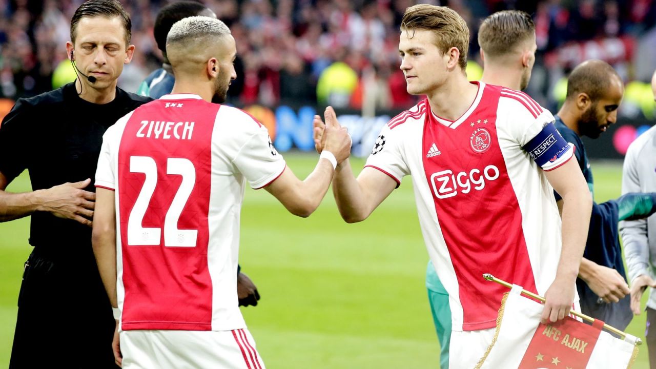 Hakim Ziyech i Mathijs de Ligt (fot. Getty Images)