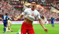 Robert Lewandowski po golu w meczu z Grecją na otwarcie Euro 2012 (fot. Getty)