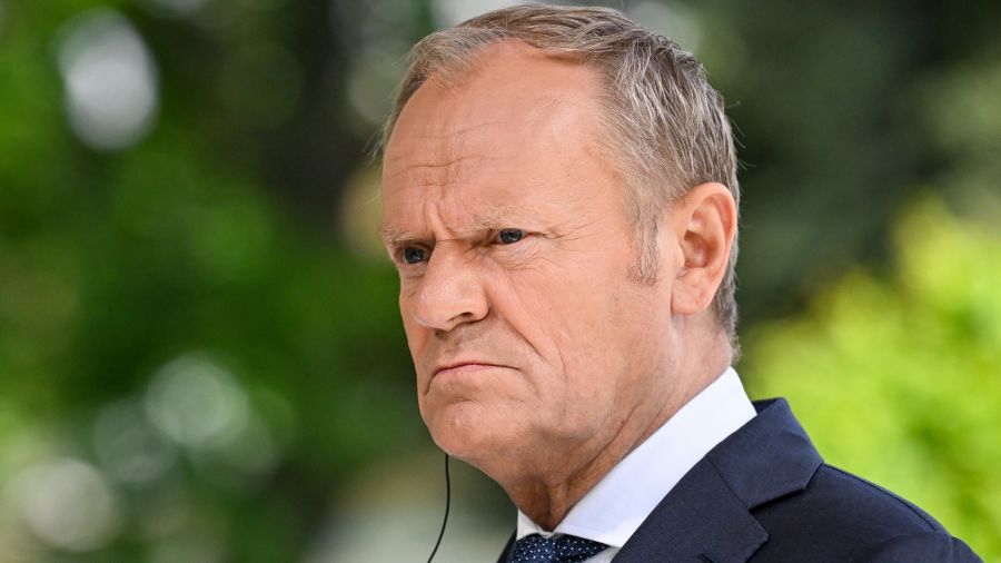 Premier wystąpił do prezydenta o przyznanie odznaczeń strażnikowi i oficerowi SOP interweniującym podczas ataku na UW / fot. Darek Delmanowicz, PAP