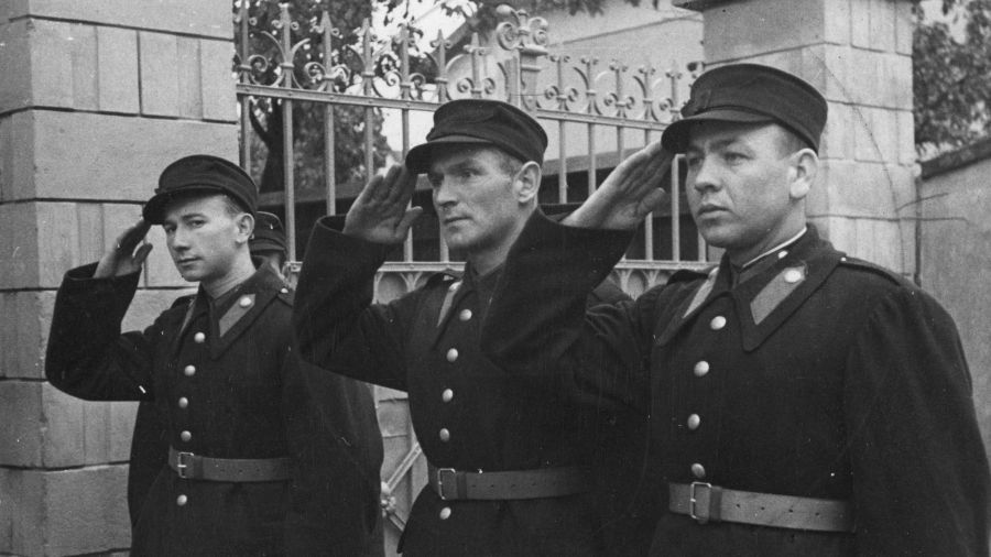Nowy Sącz, październik 1940, szkoła "granatowej" policji polskiej. Fot. NAC/Wydawnictwo Prasowe Kraków-Warszawa