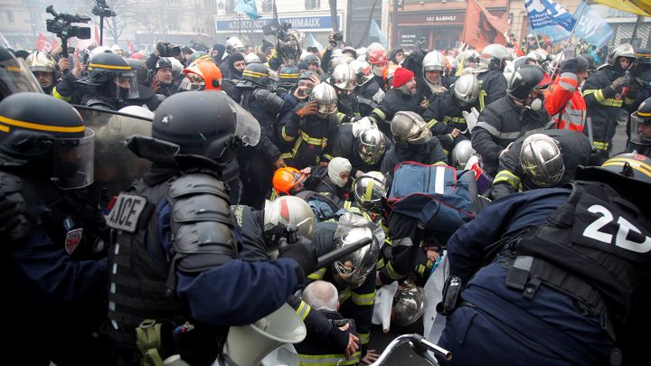 Znalezione obrazy dla zapytania policja vs straz pozarna paryż