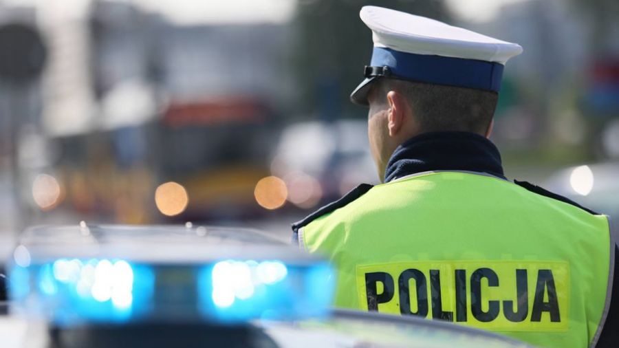 Policjanci zatrzymali mężczyznę, który w autobusie zaczepiał nastolatkę (fot. PAP/Leszek Szymański)