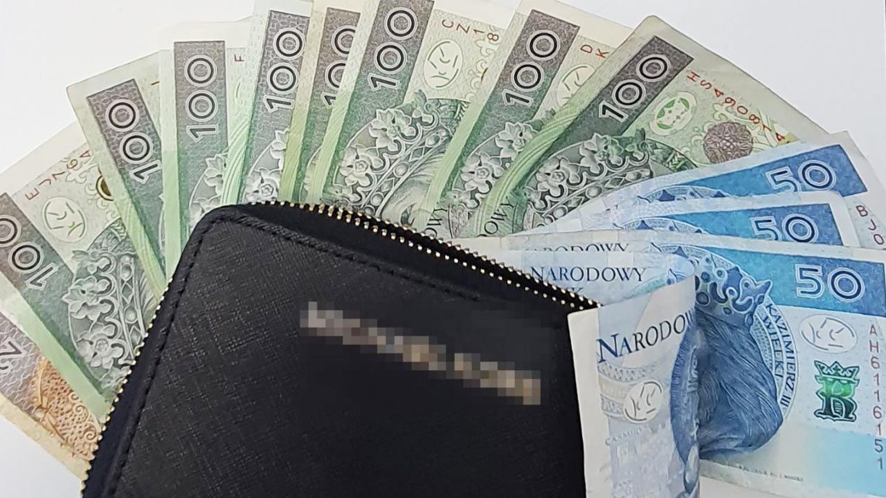 Znalazł portfel i zabrał go ze sobą (fot. Policja) Znalazł portfel i zabrał go ze sobą (fot. Policja)