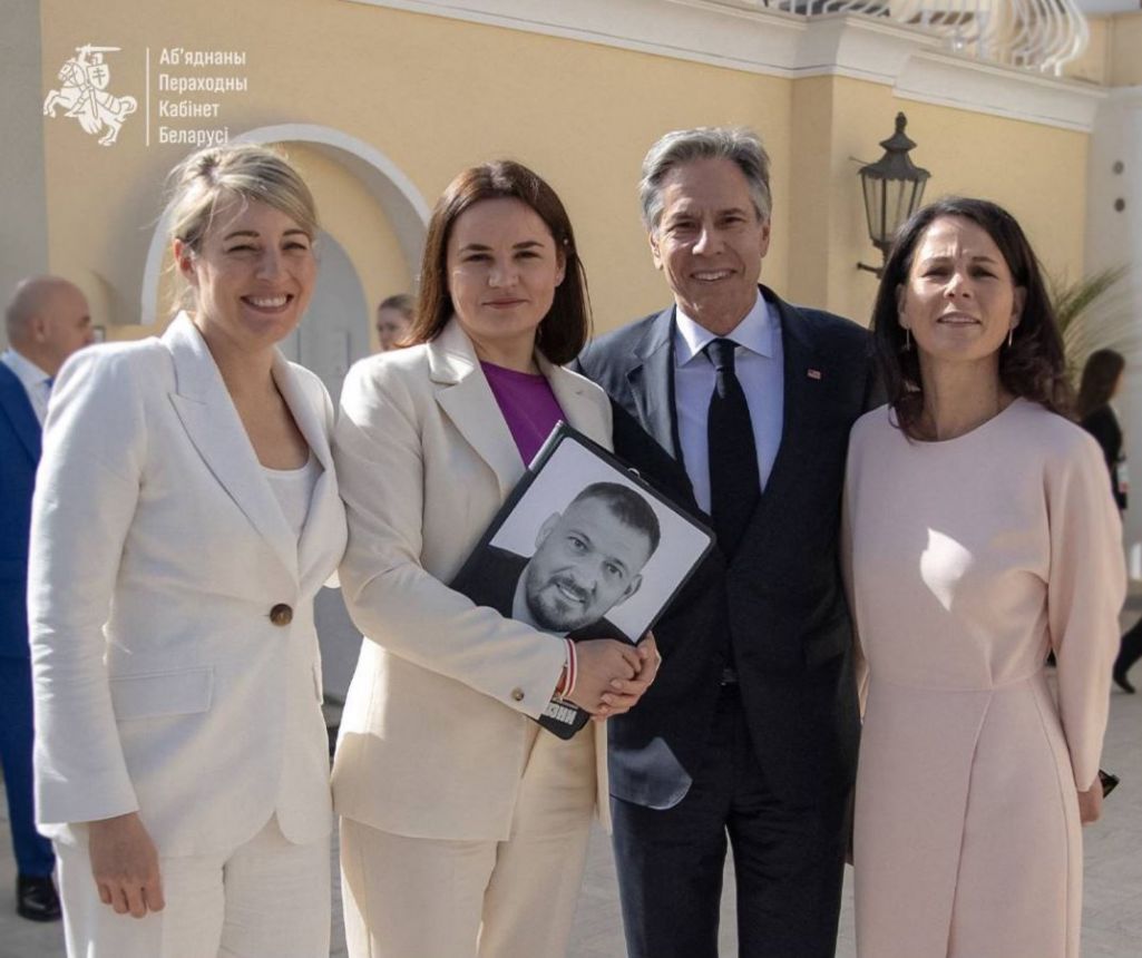Святлана Ціханоўская з міністаркай замежных спраў Канады Мелані Жалі, Энтані Блінкенам і міністаркай замежных справаў Нямеччыны Аналенай Бэрбак. (Фота: Аб’яднаны пераходны кабінет / Telegram)