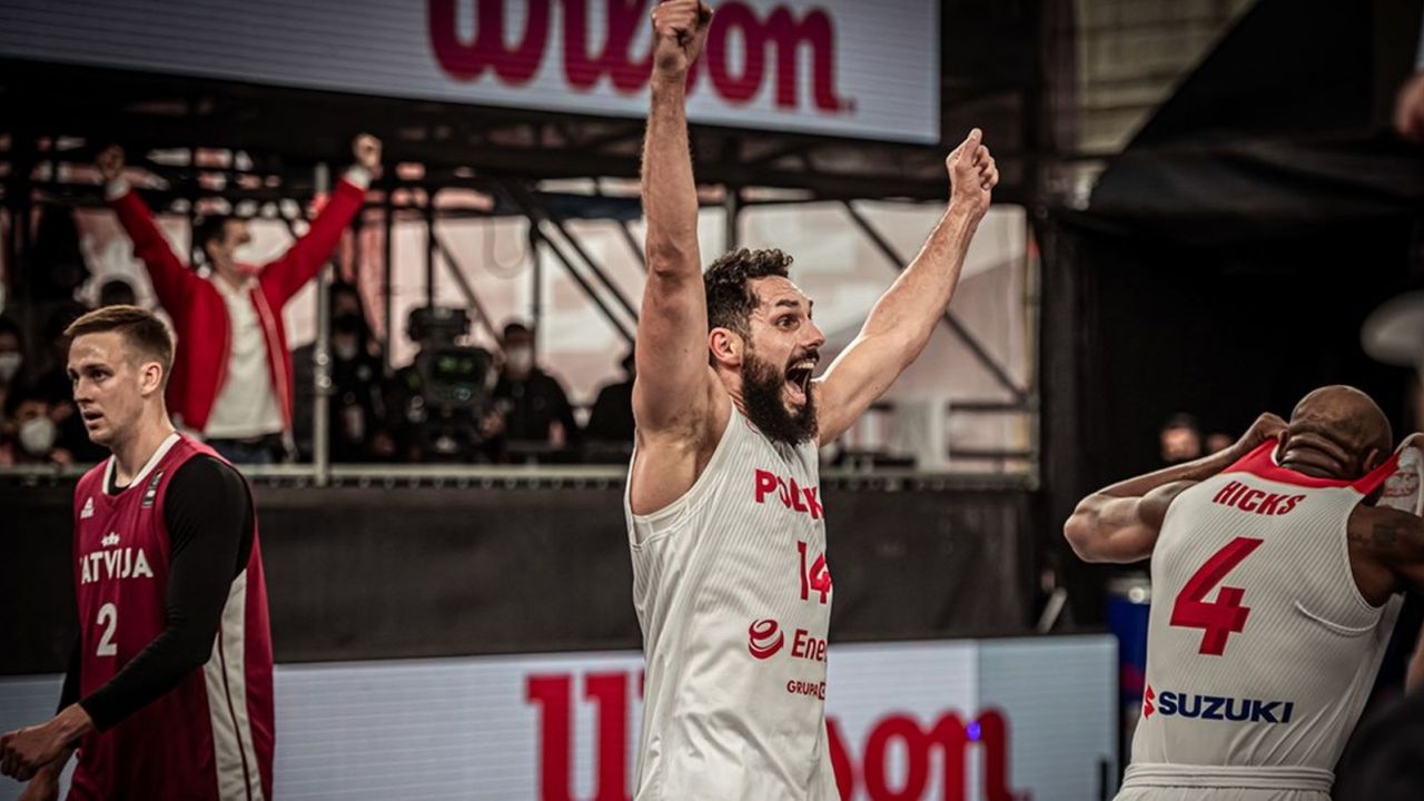 Paweł Pawłowski po zdobyciu kwalifikacji na igrzyska (fot. FIBA)