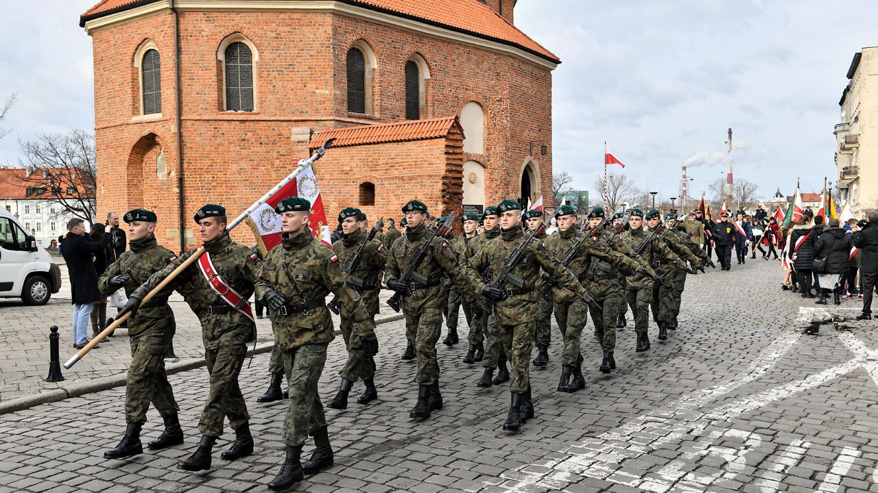 Uroczystości upamiętniające ogłoszenie Pięciu Prawd Polaków odbyły się na wrocławskim Ostrowie Tumskim (fot. PAP/Jan Karwowski) Uroczystości upamiętniające ogłoszenie Pięciu Prawd Polaków odbyły się na wrocławskim Ostrowie Tumskim (fot. PAP/Jan Karwowski)