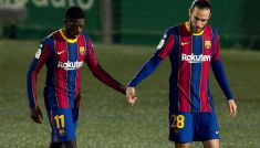 Ousmane Dembele (L) i Oscar Mingueza (fot. PAP/EPA)