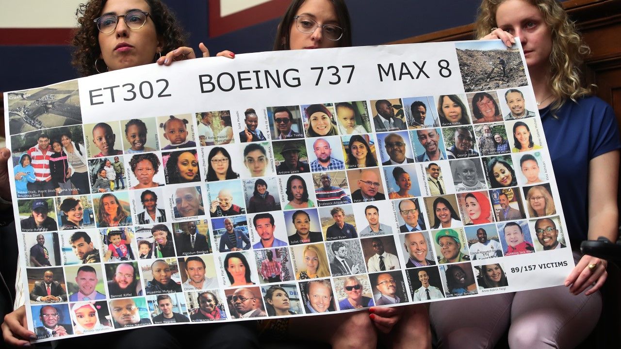 Bliscy ofiar lotu Ethiopian Airlines ET302 w trakcie przesłuchań przed Komitetem Transportu i Infrastruktury (fot. Mark Wilson/Getty Images) Bliscy ofiar lotu Ethiopian Airlines ET302 w trakcie przesłuchań przed Komitetem Transportu i Infrastruktury (fot. Mark Wilson/Getty Images)
