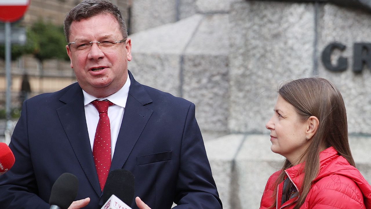 Członek Rady Ministrów Michał Wójcik i matka dzieci (fot. PAP/Łukasz Gągulski) Członek Rady Ministrów Michał Wójcik i matka dzieci (fot. PAP/Łukasz Gągulski)
