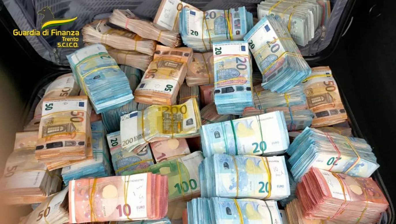 Do Europy docierają setki ton kokainy, na której mafia zarabia miliardy euro (fot. Policia Nacional, zdjęcie ilustracyjne)