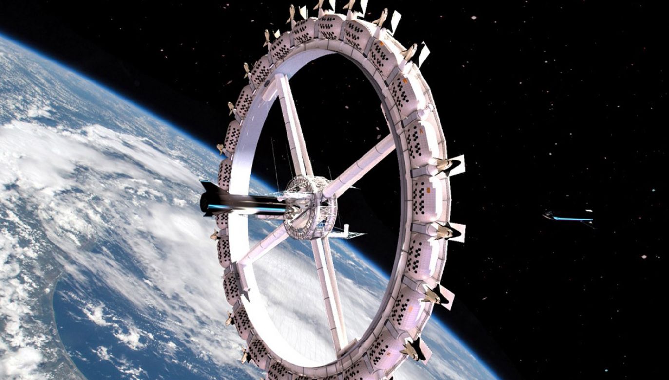 Futurystyczna koncepcja składająca się z kilku kolistych modułów połączonych szybami windy (fot.  Orbital Assembly Corporation)