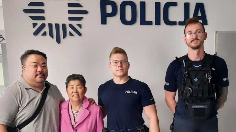 Zagubiona seniorka na stacji benzynowej. Mówiła tylko po niemiecku i koreańsku/Fot. Policja 