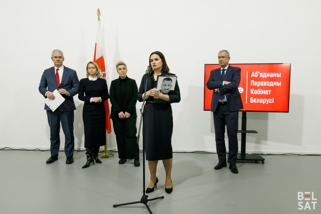 Святлана Ціханоўская выступае перад прадстаўнікамі медыя пасля яе сустрэчы з прадстаўнікамі польскага боку і паседжання Аб’яднанага пераходнага кабінета. Варшава, Польшча. 8 студзеня 2024 года. (Фота: Таццяна Верамеева / Белсат)