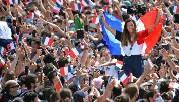 Francuzi wiwatują olimpijczyków z Paryża