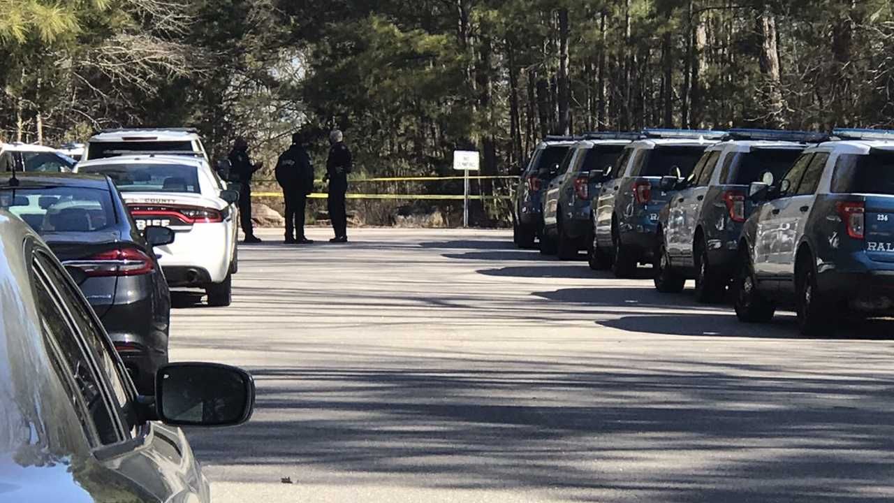 Śledczy ustalają okoliczności zbrodni (fot. Wake County Sheriff's Office) Śledczy ustalają okoliczności zbrodni (fot. Wake County Sheriff's Office)