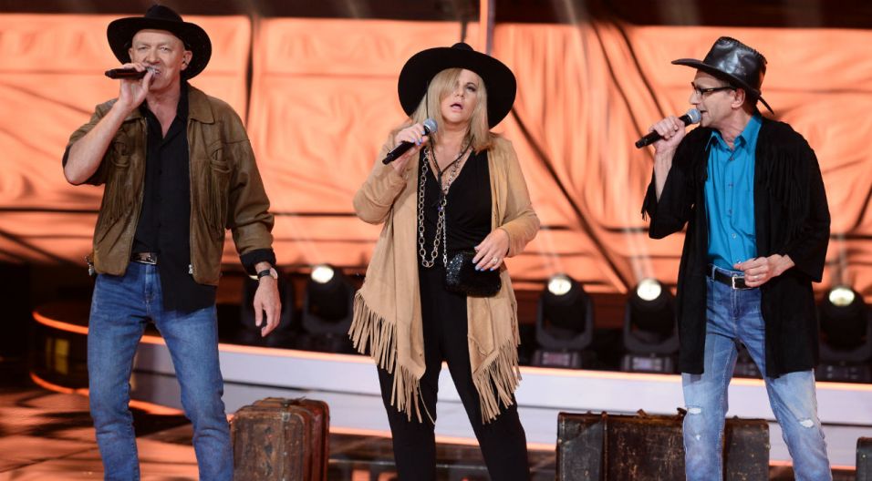 Joanna Kurowska, Grzegorz Kucias i Strfano Każuro, czyli śpiewająco-podróżujące trio z hitem „Wieczór na dworcu w Kansas City” (fot. J. Bogacz/TVP)