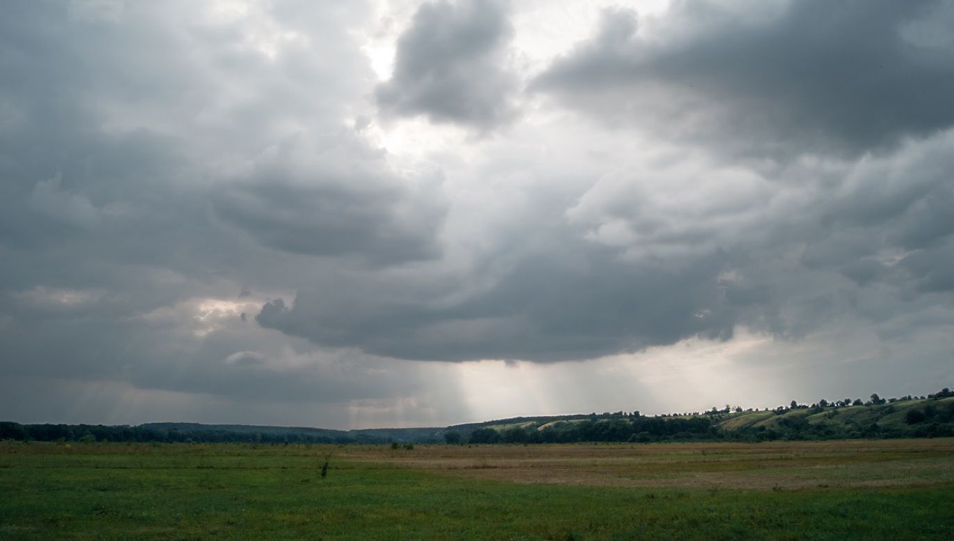 We wtorek zachmurzenie duże i opady deszczu (fot. Shutterstock/DiKiYaqua)