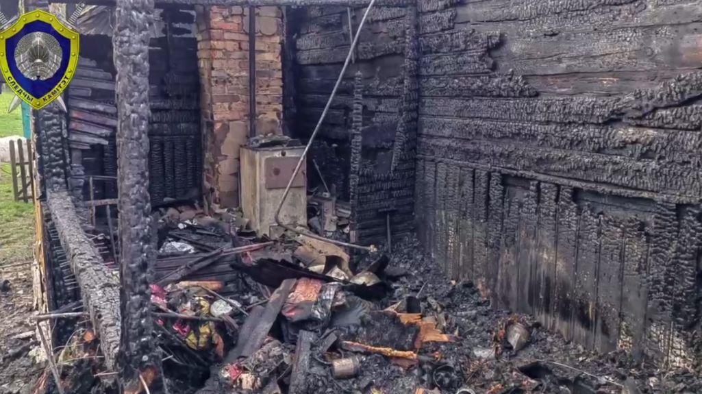 Пажар у вёсцы Ястрабель: загінулі чацвёра дзяцей. (Фота: skgovby / Telegram)
