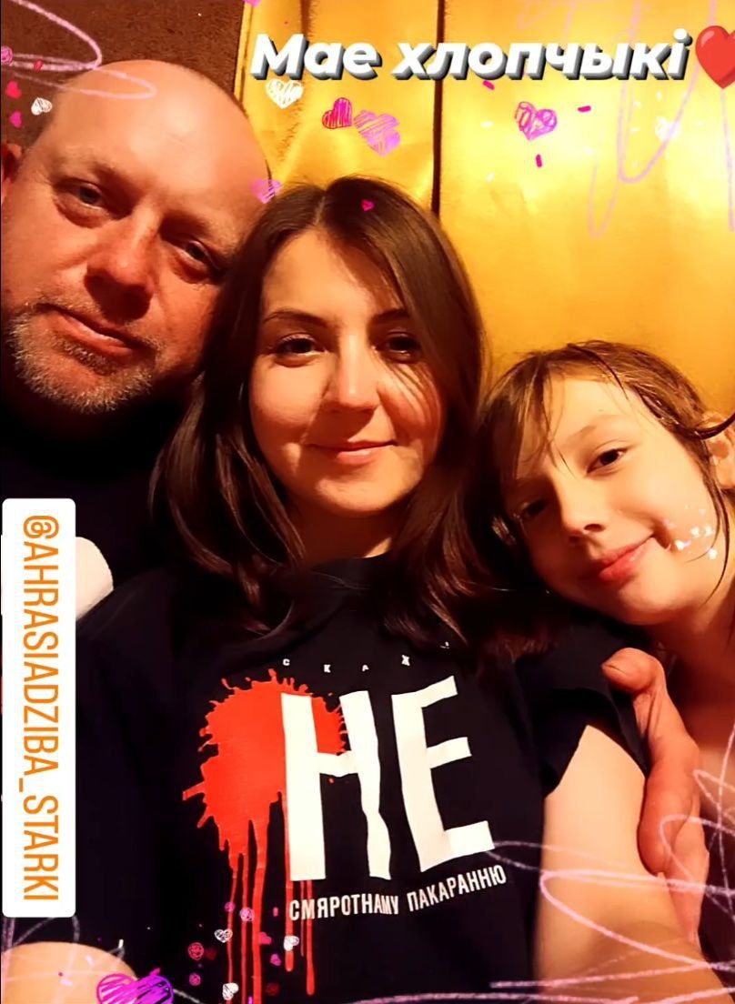 Алеся Буневіч апублікавала сваё фота ўз’яднання з сям’ёй пасля эвакуацыі. (Крыніца: Вясна / Правы чалавека ў Беларусі / Telegram)