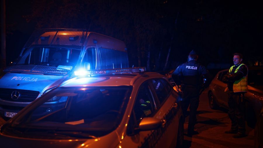 Pijany kierowca Poznań, uderzył w słup, ul. Jana Pawła II (fot. zdj. ilustr., PAP/Łukasz Gągulski)