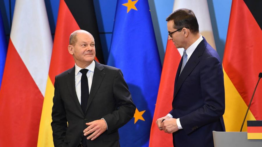 „5 tys. hełmów? To jakiś żart.”. Premier Morawiecki w Berlinie obnaża hipokryzję Niemców