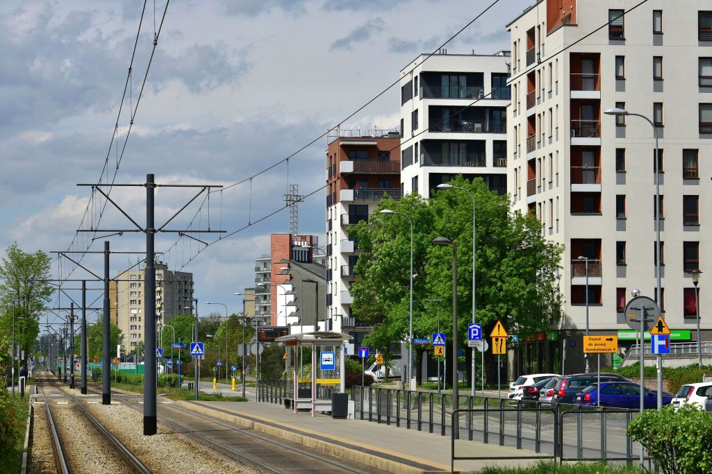 Вуліца Рэмбэліньска ў раёне Таргувэк. Варшава, Польшча. 3 траўня 2019 года. (Фота: Adrian Grycuk / Wikimedia, CC BY-SA 3.0 PL)
