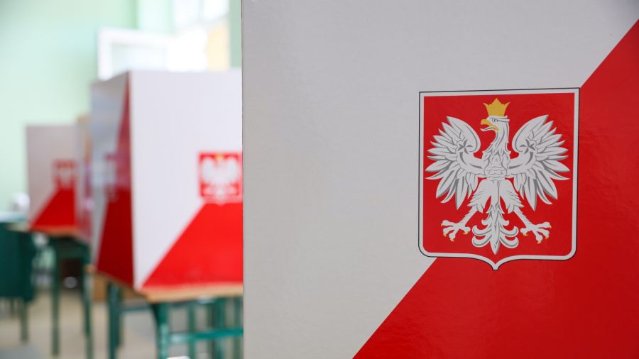 Frekwencja w powiecie kłodzkim wyniosła 64,84% i była wyższa w stosunku do pierwszej tury o 5 punktów procentowych (fot. PAP/Leszek Szymański)