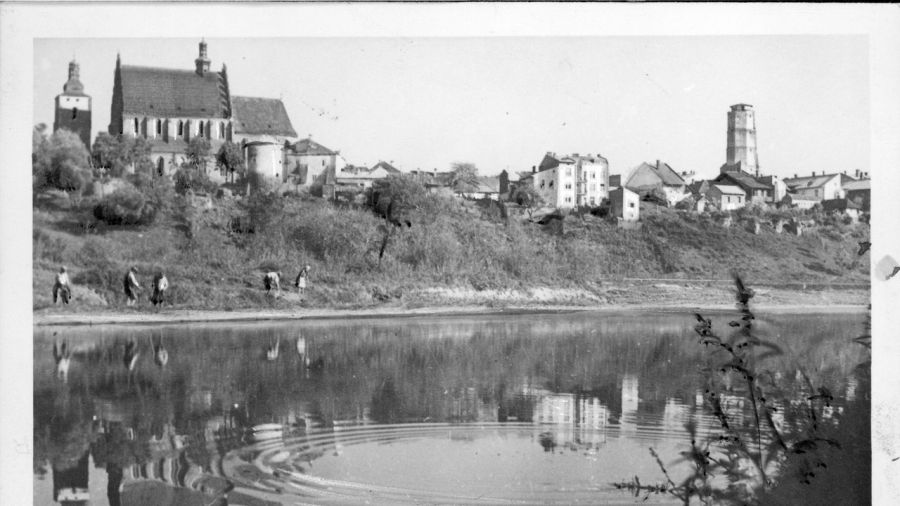 Panorama miasta od strony rzeki Ropy. Październik 1943. Fot. NAC/Wydawnictwo Prasowe Kraków-Warszawa, sygn. 2-8083