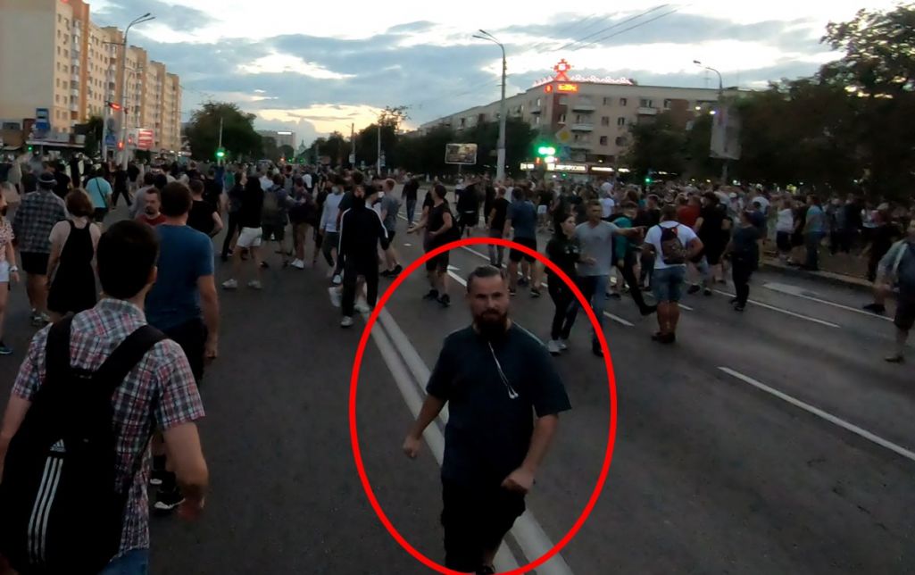 Беларус, якога затрымалі на мяжы пасля вяртання з Польшчы. (Фота: канал сілавікоў ГУБАЗіК)