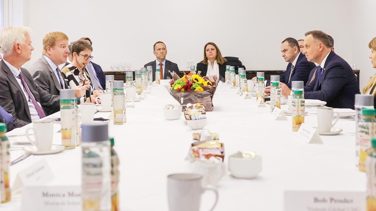 Prezydent Andrzej Duda na spotkaniu z przedstawicielami biznesu w USA (fot. Jakub Szymczuk/KPRP) Prezydent Andrzej Duda na spotkaniu z przedstawicielami biznesu w USA (fot. Jakub Szymczuk/KPRP)