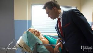 Fotostory: Ona umiera, a on z niej kpi!