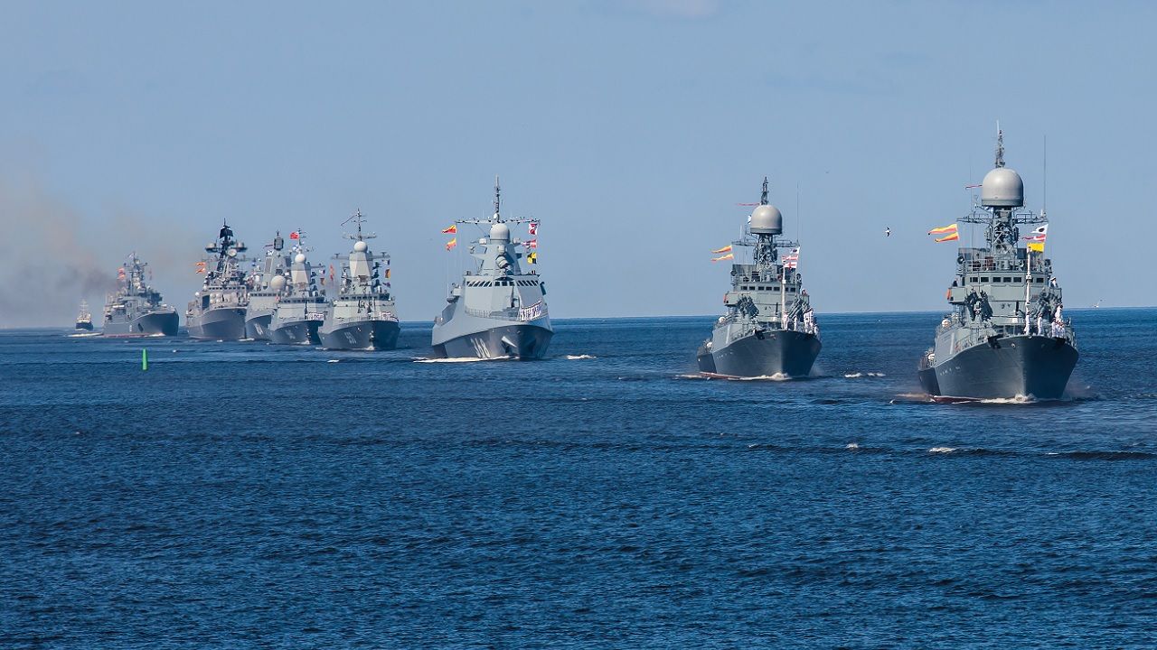 Odległość pomiędzy irlandzkimi kutrami a rosyjskimi okrętami wahałaby się między 60 a 80 km (fot. Shutterstock)