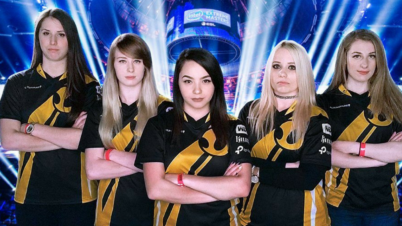 Go female. Dignitas female. Команда по КС dignitas. CS go female. Team dignitas и чемпион.