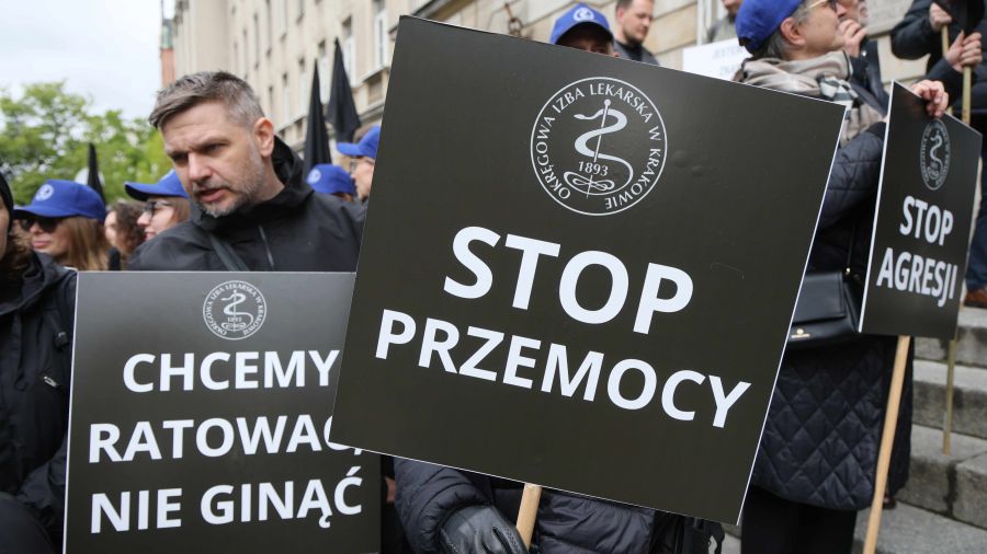 Marsz medyków w Warszawie Fot. Rafał Guz