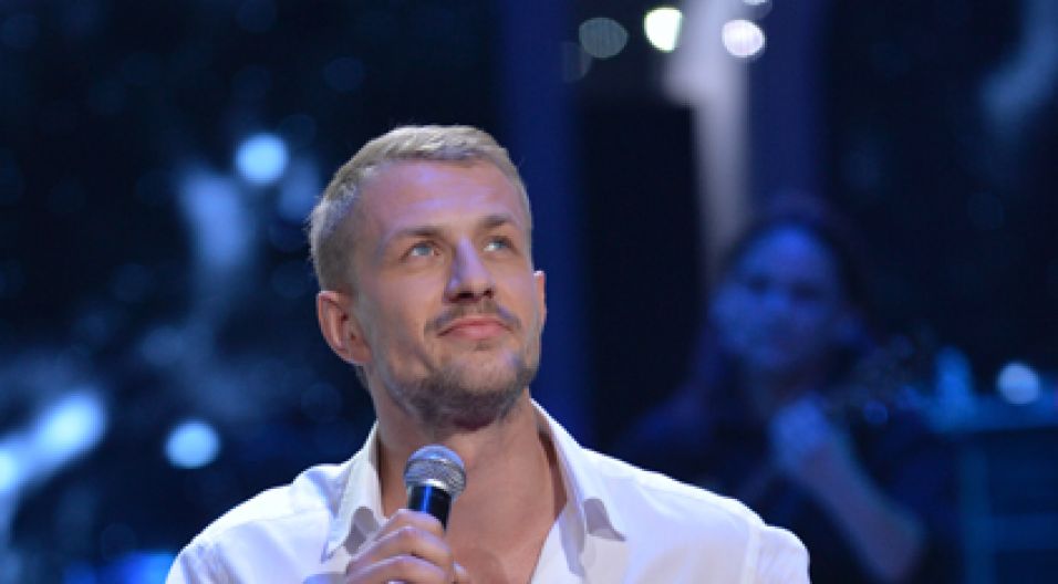 Maciej Pintscher zaśpiewał hit „Na odległość” (fot. I. Sobieszczuk/TVP)