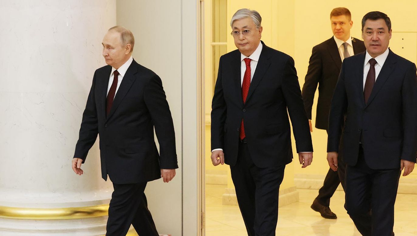 Prezydent Rosji Władimir Putin, prezydent Kazachstanu Kasym-Żomart Tokajew, prezydent Kirgistanu Sadyr Dżaparow (fot.  Contributor/Getty Images)
