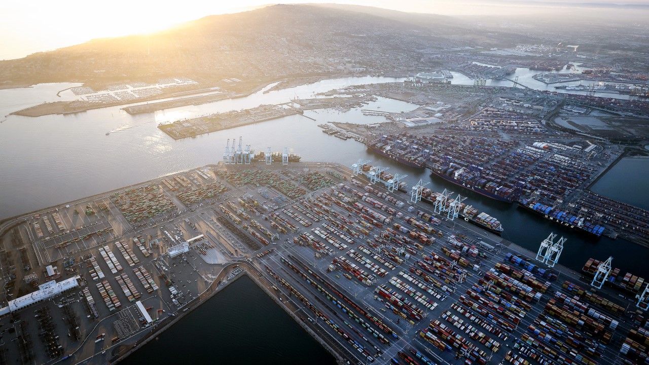 Port w Los Angeles przejdzie na 24-godzinny tryb pracy (fot. Mario Tama/Getty Images) Port w Los Angeles przejdzie na 24-godzinny tryb pracy (fot. Mario Tama/Getty Images)