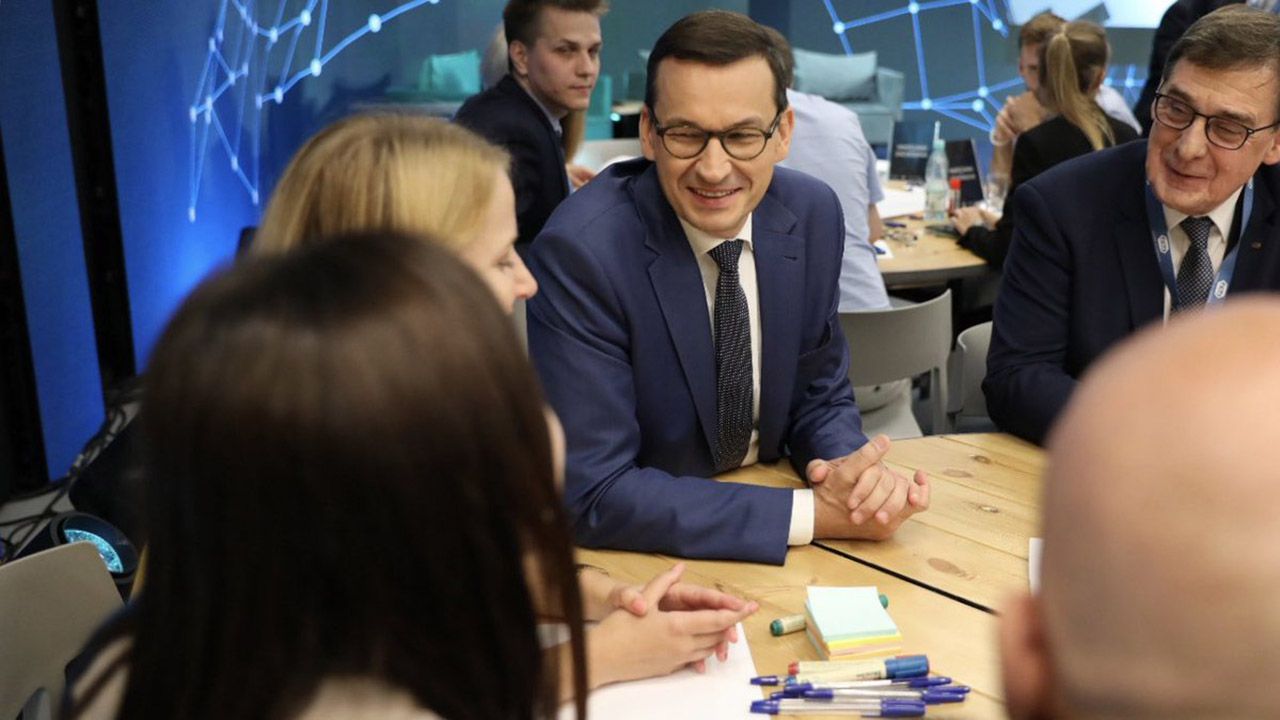 Produkt Krajowy Brutto w drugim kwartale 2019 roku wzrósł o 4,4 proc. (fot. tt/@PremierRP) Produkt Krajowy Brutto w drugim kwartale 2019 roku wzrósł o 4,4 proc. (fot. tt/@PremierRP)