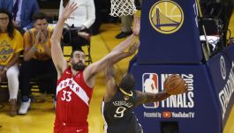 Marc Gasol i Andre Iguodala (fot. Getty)