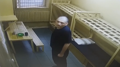 Скрыншот з відэа, на якім Сяргей Ціханоўскі ў зняволенні. 