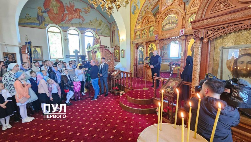 Аляксандр Лукашэнка ў Свята-Ільінскім храме Свята-Успенскага жаночага манастыра ў Оршы. Орша, 5 траўня 2024 года. (Фота: Пул Первого / Telegram)