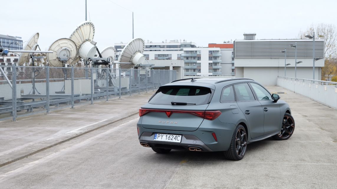 Cupra Leon Sportstourer 1.5 e-Hybrid 272 KM - tył